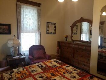 Bed & Breakfast Spurs N Lace Inn