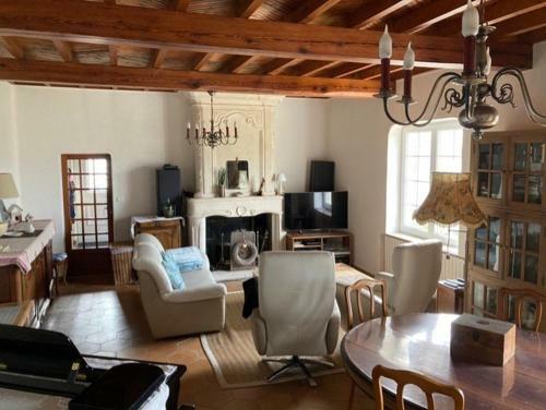 Spacieuse Villa � 100m De La Plage De St Palais Sur Mer