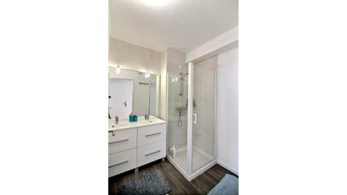 Apartment For 6 People In A Secure Residence