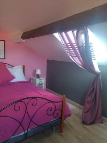Chambre Pinky Elisabeth Proche Paris