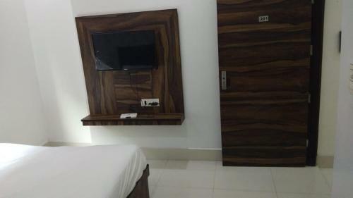 Oyo 26591 Hotel Angad Inn
