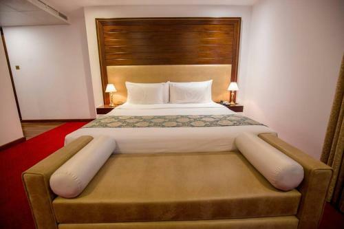 Luxesuite Located 10 Minutes From The Bohra Masjid