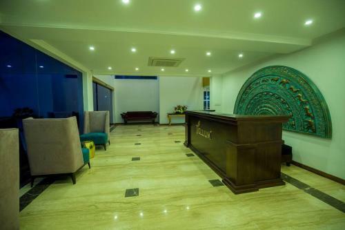 Luxesuite Located 10 Minutes From The Bohra Masjid