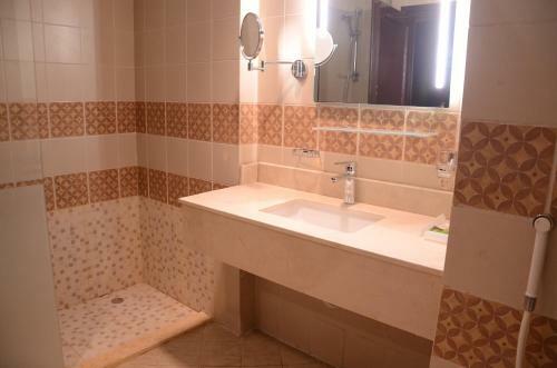 ???? ????? ??????? Artal International Hotel