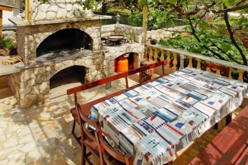 Apartment In Vir With A Barbecue