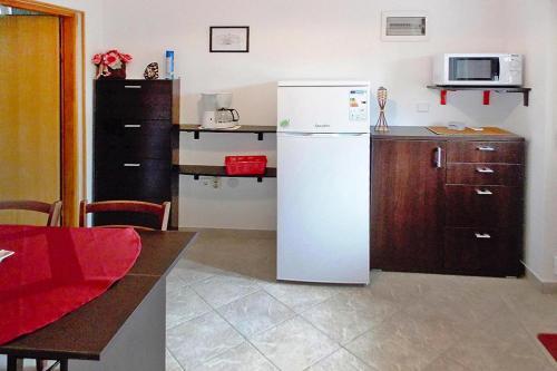 Apartment In Vir With A Barbecue
