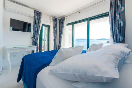 Villa K Dubrovnik - Five Bedroom Villa With Private Sea Access