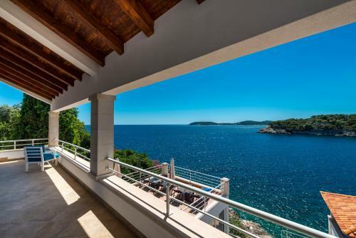 Villa K Dubrovnik - Five Bedroom Villa With Private Sea Access