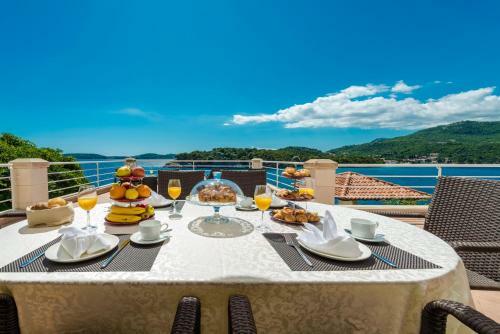 Villa K Dubrovnik - Five Bedroom Villa With Private Sea Access