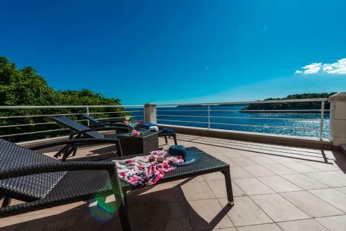 Villa K Dubrovnik - Five Bedroom Villa With Private Sea Access