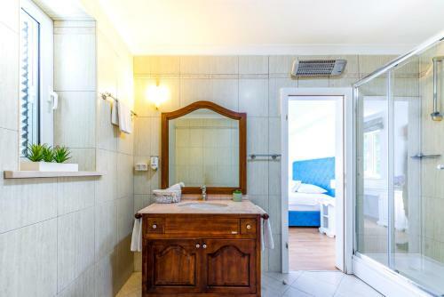 Villa K Dubrovnik - Five Bedroom Villa With Private Sea Access