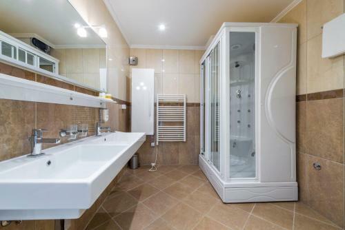 Villa K Dubrovnik - Five Bedroom Villa With Private Sea Access