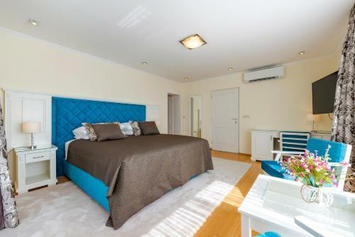 Villa K Dubrovnik - Five Bedroom Villa With Private Sea Access