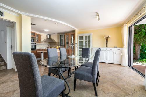 Villa K Dubrovnik - Five Bedroom Villa With Private Sea Access