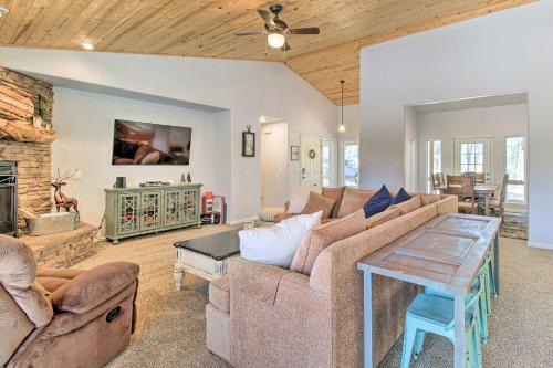 Modern Show Low Cabin Retreat With Deck And Grill