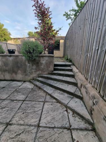 4 Bed 2 Bathroom House With Garden And Parking