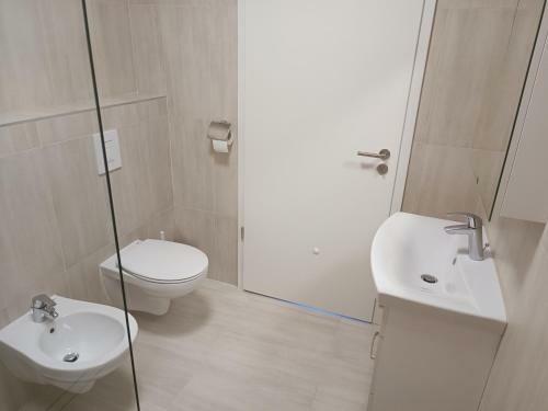 Dalgona Apartma Godler, Pod?etrtek
