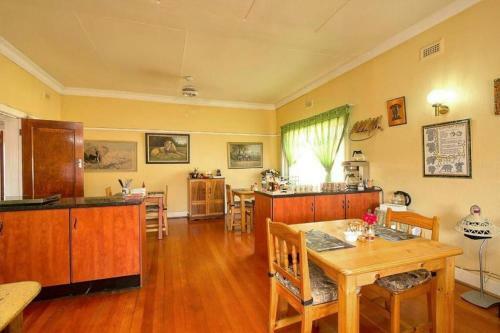 Hostal African Elephant Guesthouse