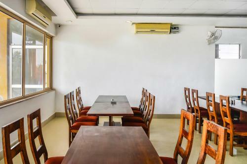 Oyo 28737 Hotel Mayur