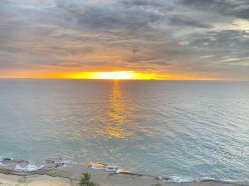 Beachfront Apartment With Pool Near Colombo