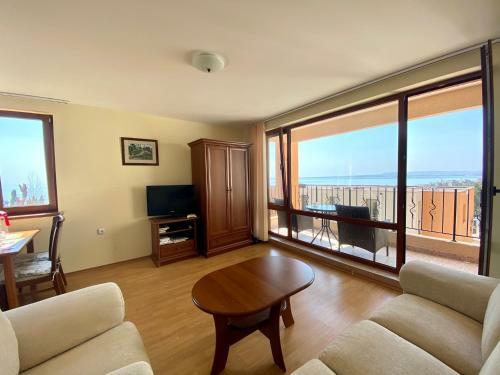 Bratanov Sea Fort Club Apartment