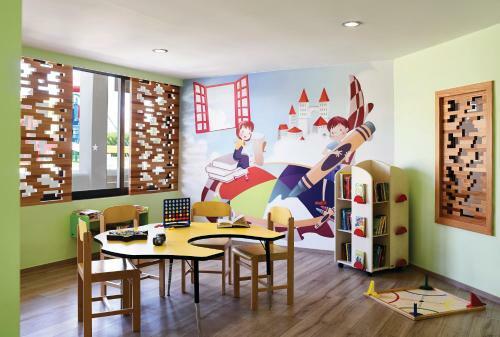 Hotel Roda Beach Resort & Spa