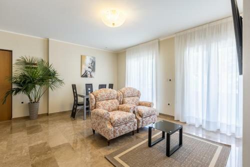 Apartments Lav & Lavica