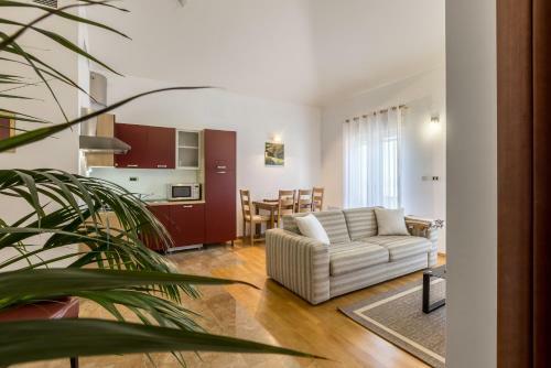 Apartments Lav & Lavica