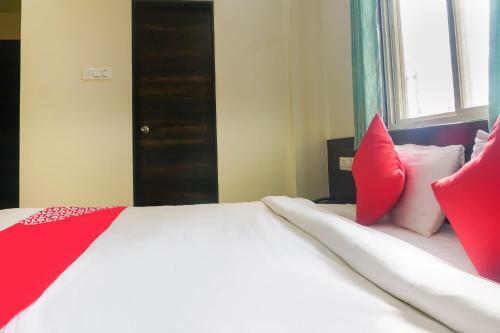 Oyo 65175 Hotel Anand