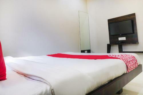 Oyo 65175 Hotel Anand