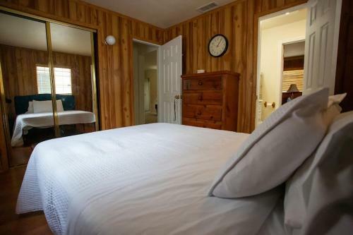 Spectacular 4br Home On 2 Acre Estate