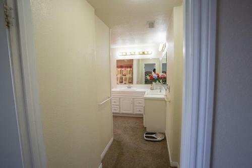 Spectacular 4br Home On 2 Acre Estate