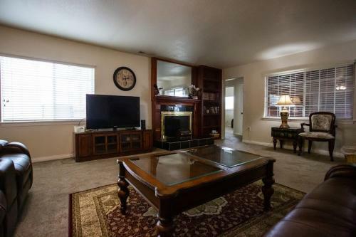 Spectacular 4br Home On 2 Acre Estate