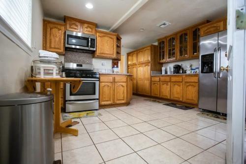 Spectacular 4br Home On 2 Acre Estate