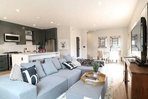 Centrally Located La Designer Home W 360 Roof Deck
