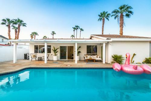 Utopic Villa Sunset Pool + Game Room Perfect For Large Groups