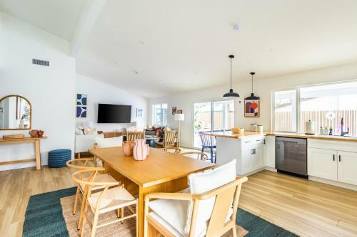 Utopic Villa Sunset Pool + Game Room Perfect For Large Groups