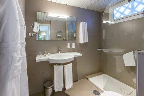 Corallium Beach By Lopesan Hotels - Adults Only