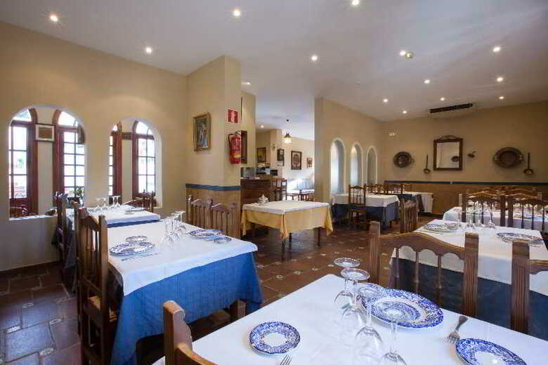 Hotel Humaina(.)