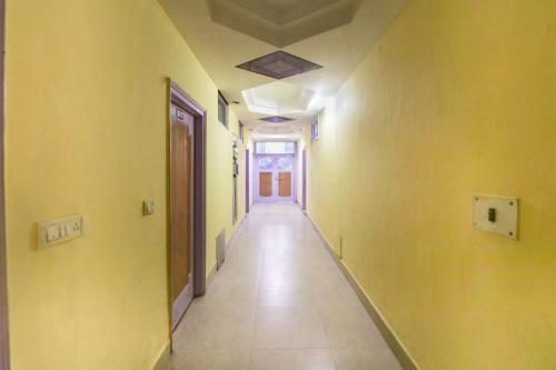 Spot On 64059 Hotel Raj Palace