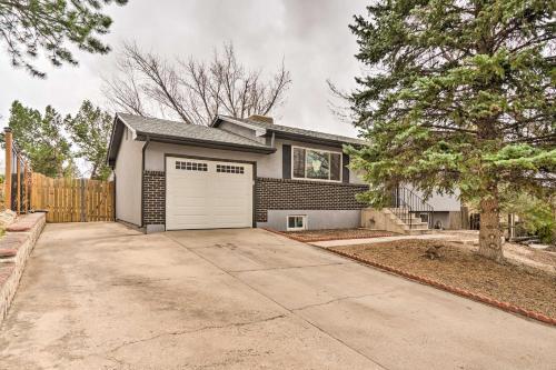 Charming Colorado Springs Home With Game Room!