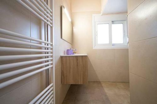 Artemis Quiet And Relaxing Apt Free Parking