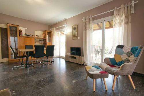 Artemis Quiet And Relaxing Apt Free Parking