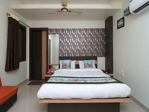 Oyo 10414 Hotel Tushar Residency