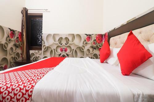 Oyo 68677 Hotel Galaxy