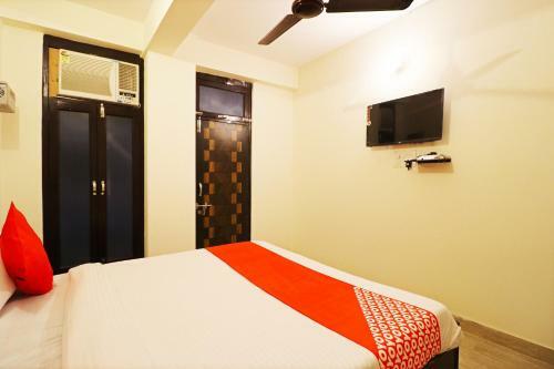Hotel Oyo 60914 Crb Palace