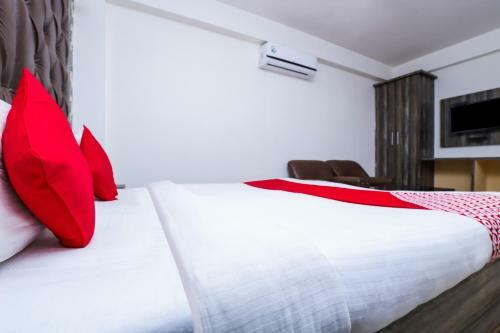 Oyo 24801 Hotel Star Palace