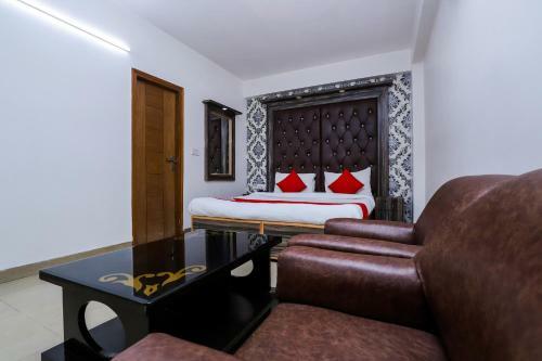 Oyo 24801 Hotel Star Palace