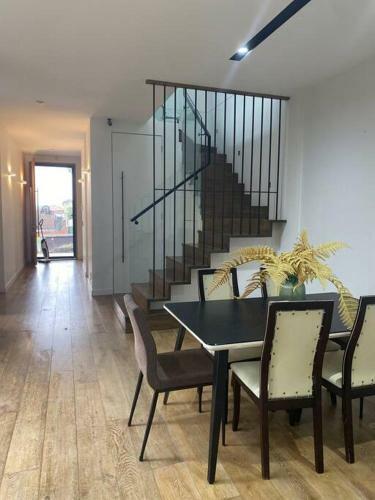 Villa Mckinnon Luxury Moderm Home Three Bedroom