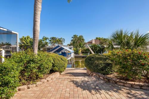 Private Pool Home Located Off Sarasota Bay Boat Dock Access Home